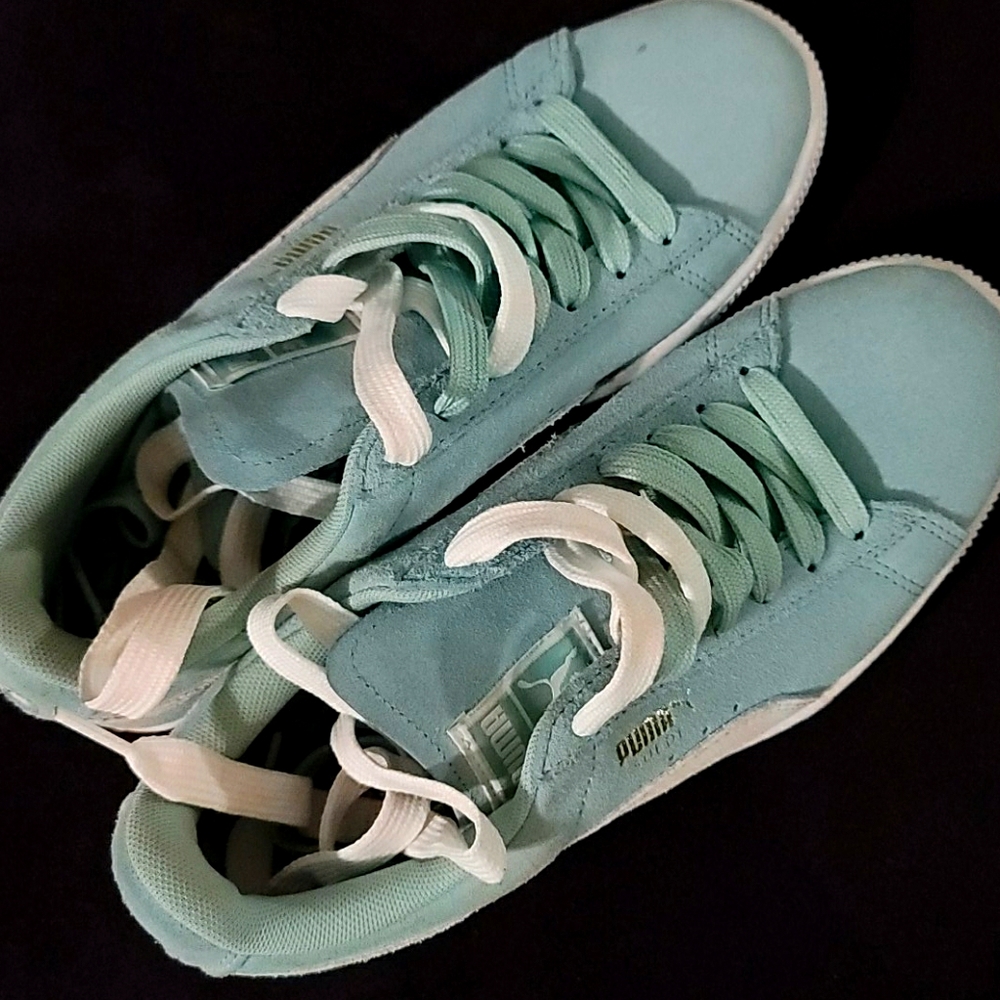 Sneakers